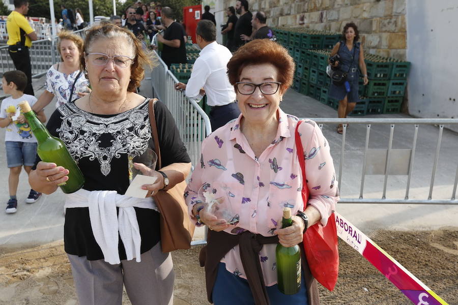 ¿Estuviste en el récord de escanciado simultáneo de 2017? ¡Búscate! (7)