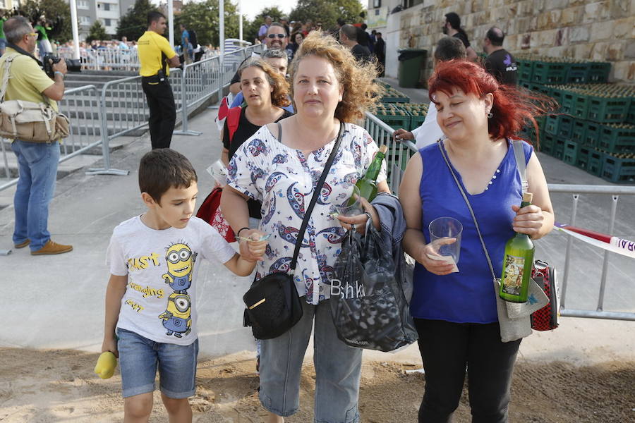 ¿Estuviste en el récord de escanciado simultáneo de 2017? ¡Búscate! (7)