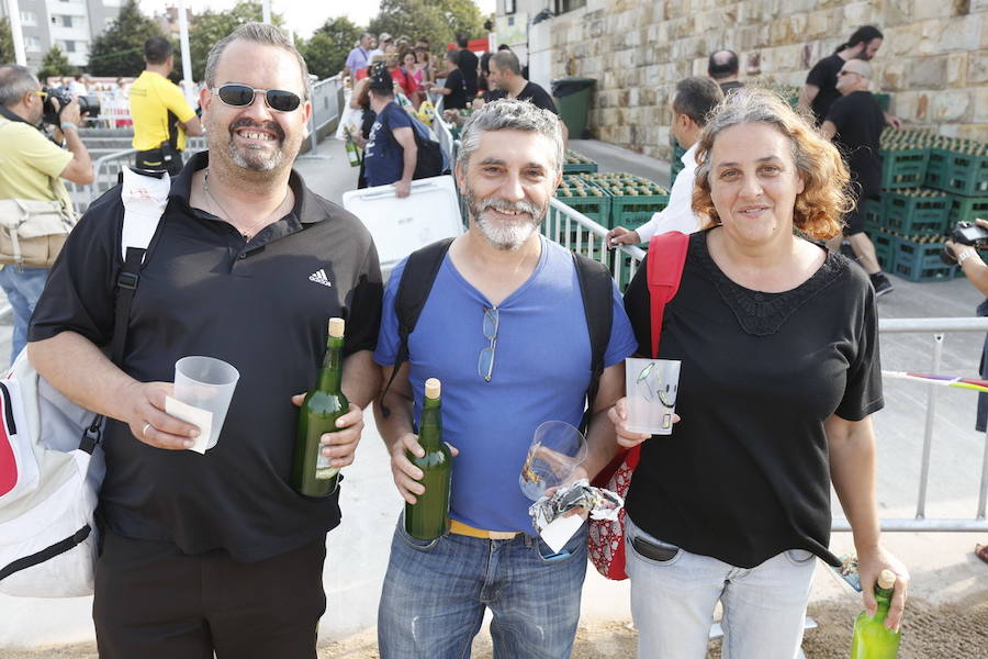 ¿Estuviste en el récord de escanciado simultáneo de 2017? ¡Búscate! (7)