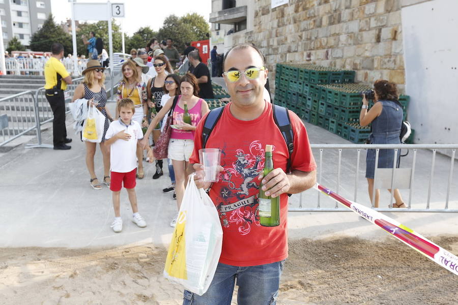 ¿Estuviste en el récord de escanciado simultáneo de 2017? ¡Búscate! (7)