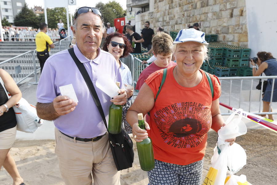 ¿Estuviste en el récord de escanciado simultáneo de 2017? ¡Búscate! (7)