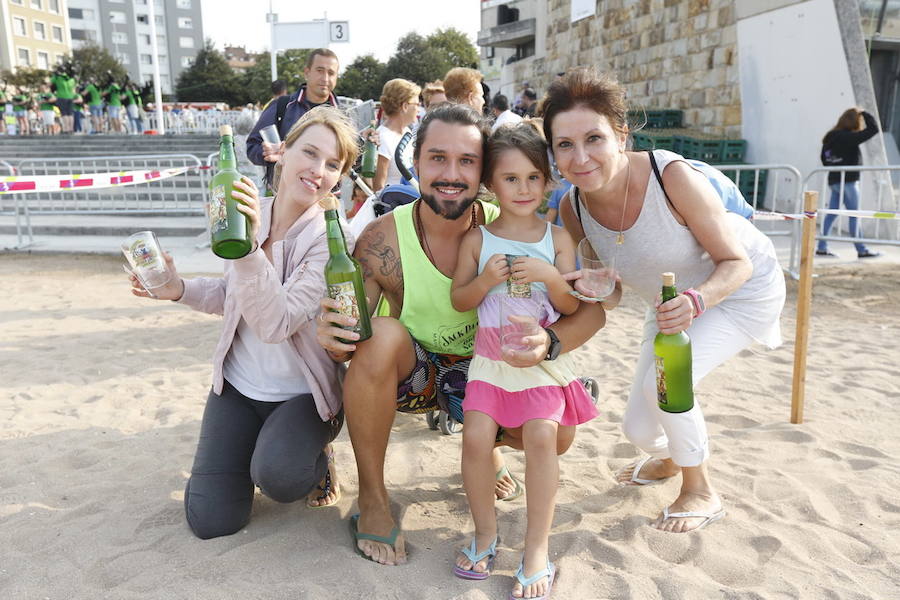 ¿Estuviste en el récord de escanciado simultáneo de 2017? ¡Búscate! (7)