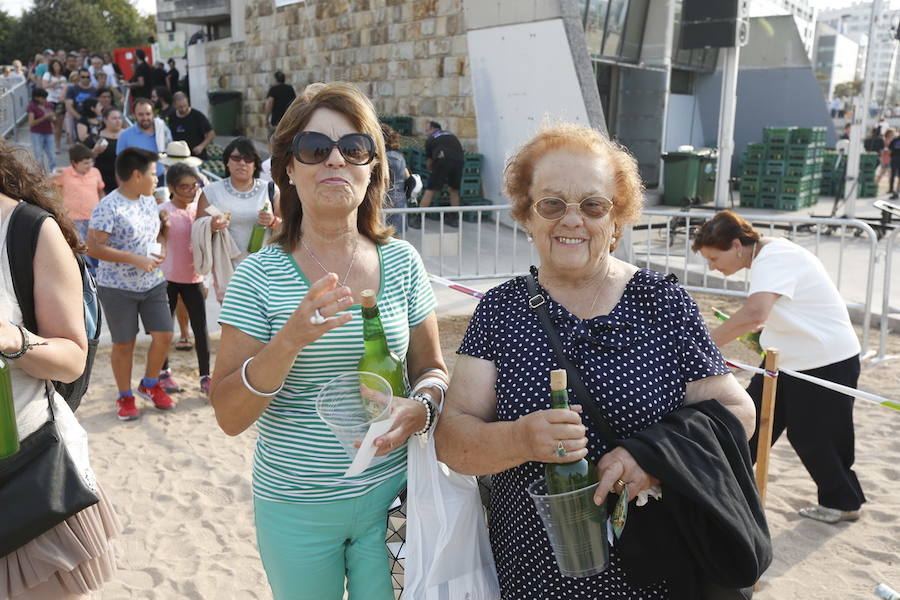 ¿Estuviste en el récord de escanciado simultáneo de 2017? ¡Búscate! (7)