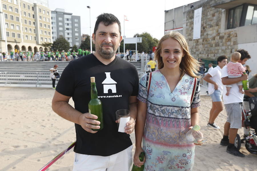 ¿Estuviste en el récord de escanciado simultáneo de 2017? ¡Búscate! (7)