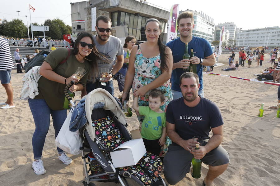 ¿Estuviste en el récord de escanciado simultáneo de 2017? ¡Búscate! (7)