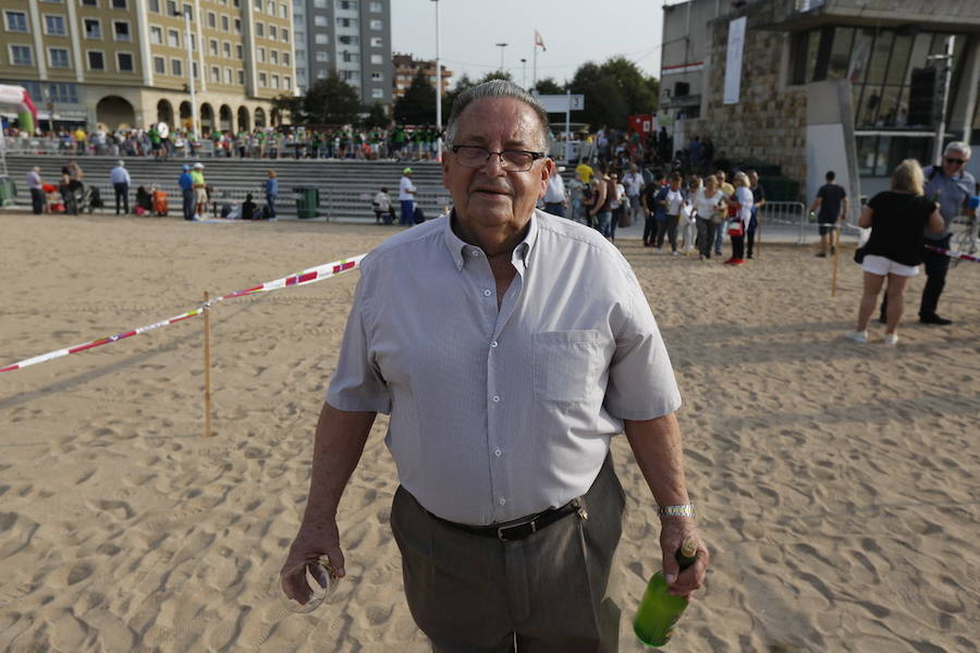 ¿Estuviste en el récord de escanciado simultáneo de 2017? ¡Búscate! (7)