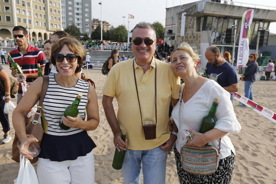 ¿Estuviste en el récord de escanciado simultáneo de 2017? ¡Búscate! (7)