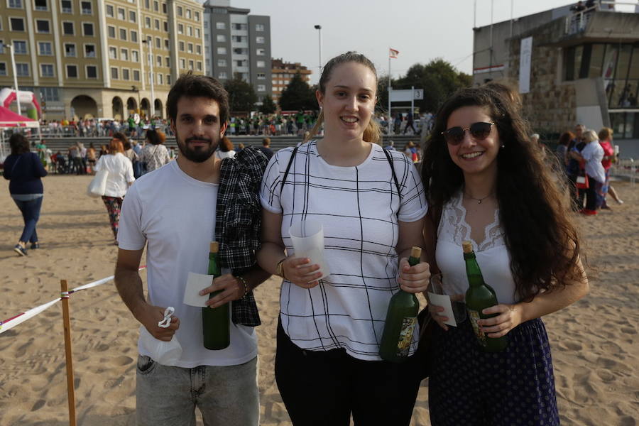 ¿Estuviste en el récord de escanciado simultáneo de 2017? ¡Búscate! (7)