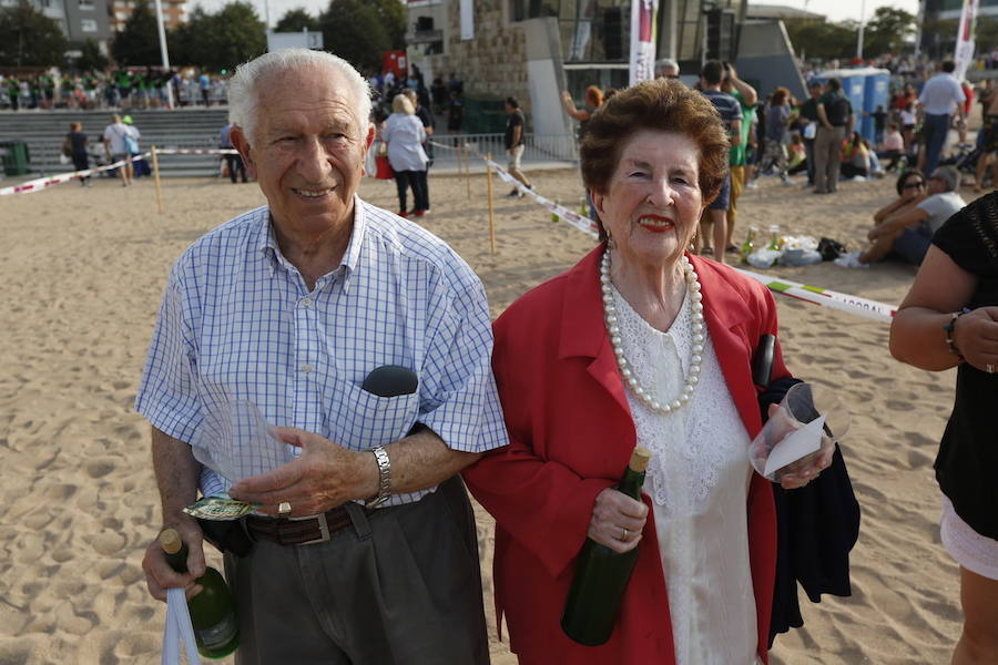 ¿Estuviste en el récord de escanciado simultáneo de 2017? ¡Búscate! (7)