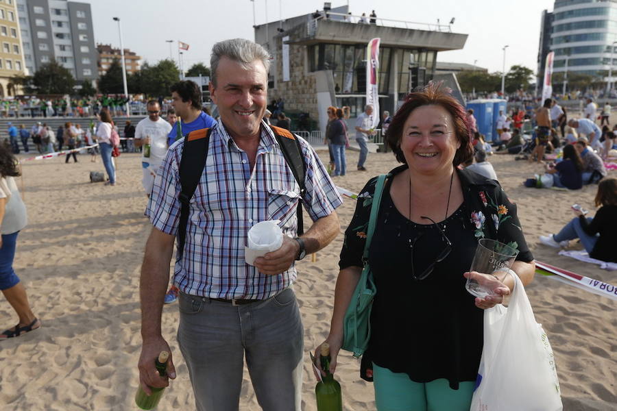 ¿Estuviste en el récord de escanciado simultáneo de 2017? ¡Búscate! (7)