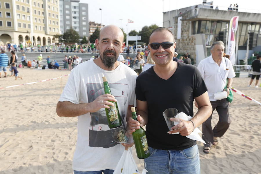 ¿Estuviste en el récord de escanciado simultáneo de 2017? ¡Búscate! (7)