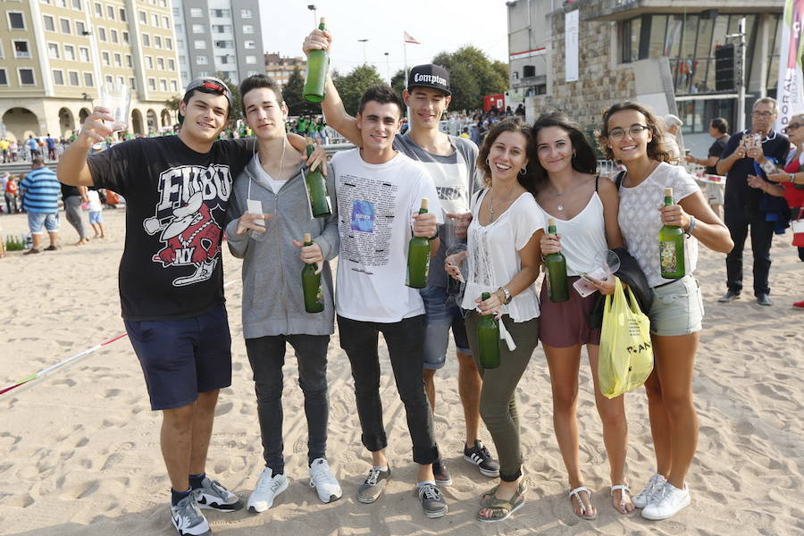 ¿Estuviste en el récord de escanciado simultáneo de 2017? ¡Búscate! (7)