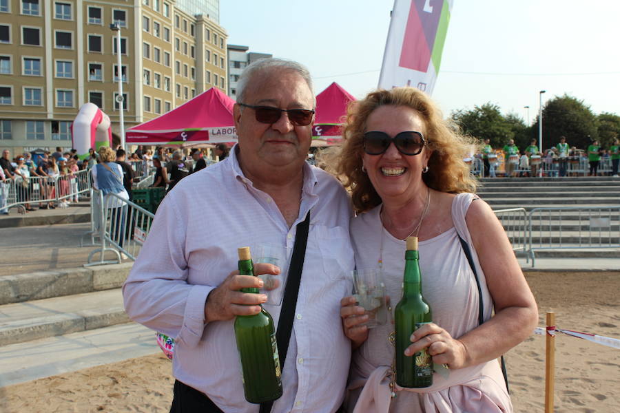 ¿Estuviste en el récord de escanciado simultáneo de 2017? ¡Búscate! (3)