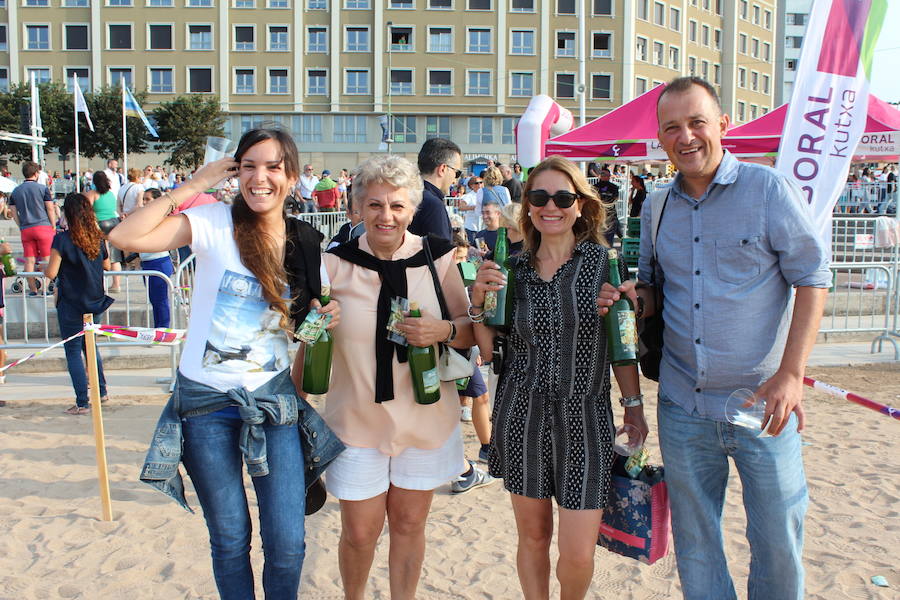 ¿Estuviste en el récord de escanciado simultáneo de 2017? ¡Búscate! (3)