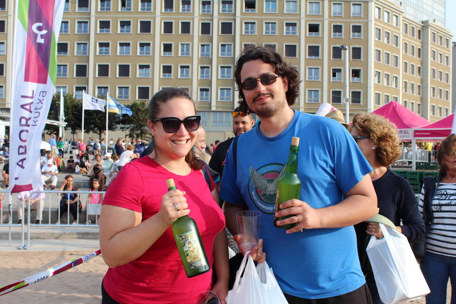 ¿Estuviste en el récord de escanciado simultáneo de 2017? ¡Búscate! (3)