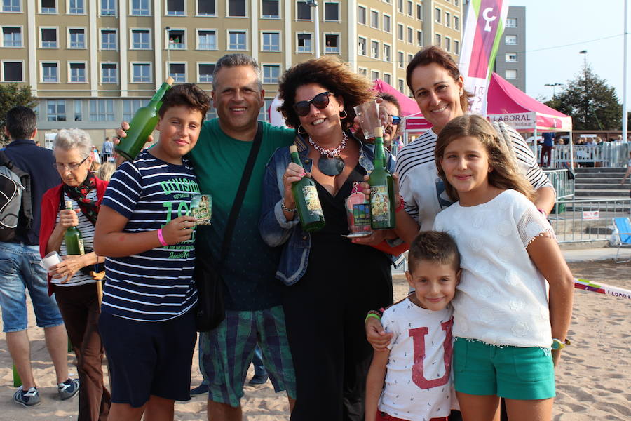 ¿Estuviste en el récord de escanciado simultáneo de 2017? ¡Búscate! (3)