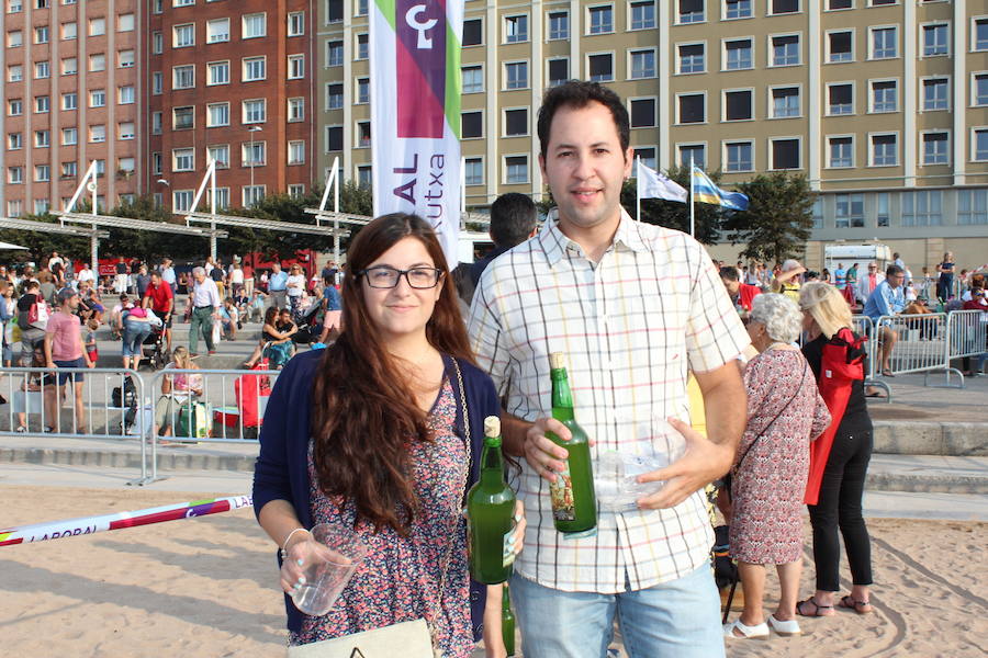 ¿Estuviste en el récord de escanciado simultáneo de 2017? ¡Búscate! (3)