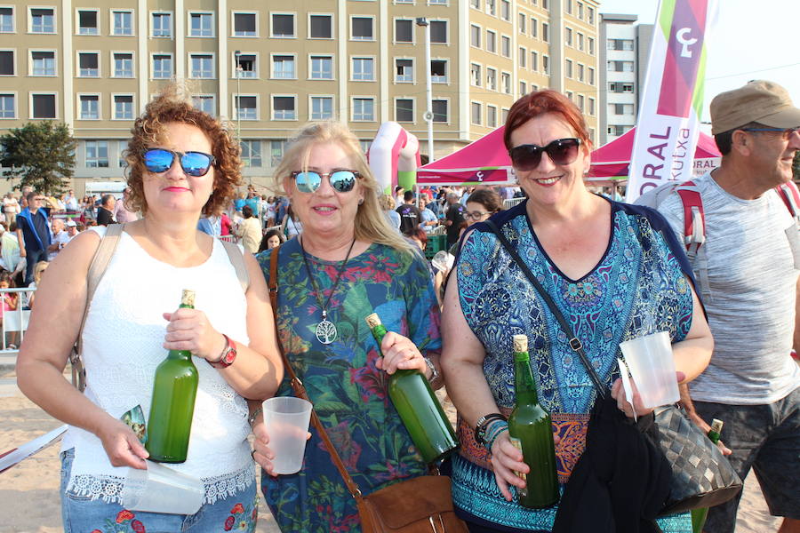 ¿Estuviste en el récord de escanciado simultáneo de 2017? ¡Búscate! (3)