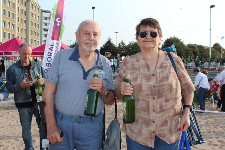 ¿Estuviste en el récord de escanciado simultáneo de 2017? ¡Búscate! (3)