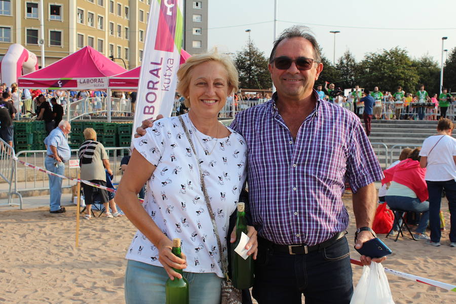 ¿Estuviste en el récord de escanciado simultáneo de 2017? ¡Búscate! (3)