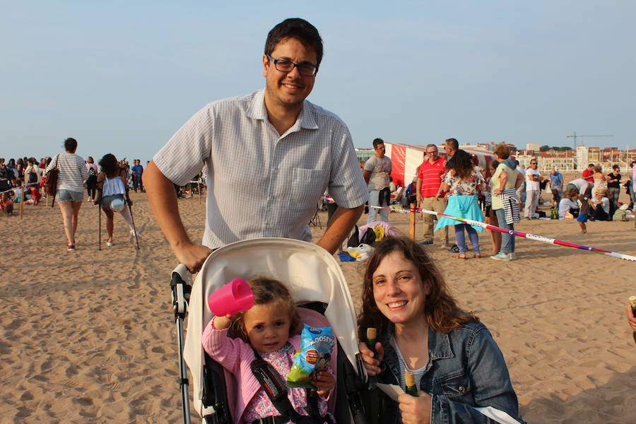 ¿Estuviste en el récord de escanciado simultáneo de 2017? ¡Búscate! (3)