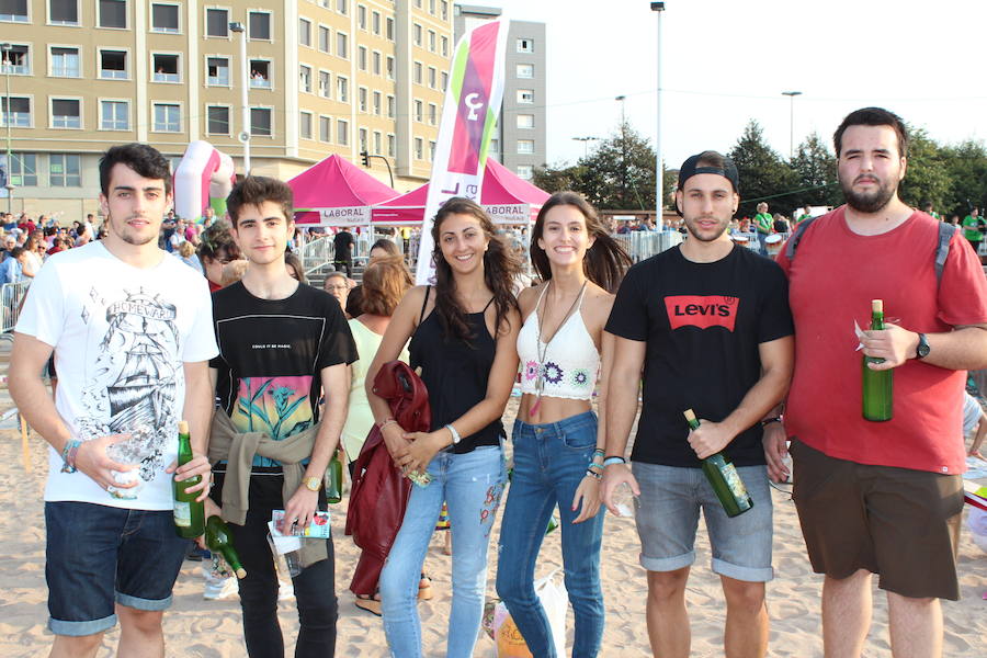 ¿Estuviste en el récord de escanciado simultáneo de 2017? ¡Búscate! (3)