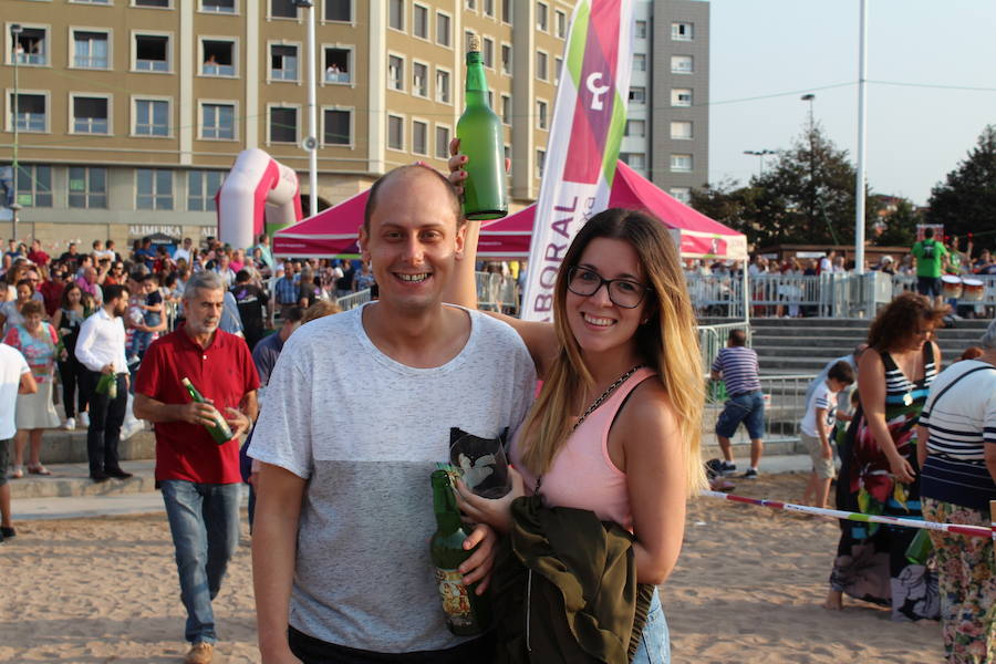 ¿Estuviste en el récord de escanciado simultáneo de 2017? ¡Búscate! (3)