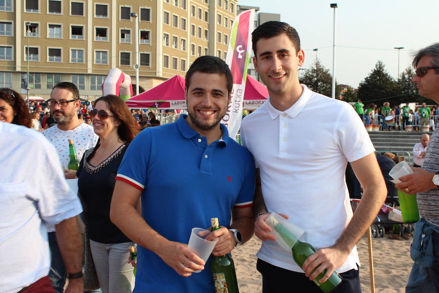 ¿Estuviste en el récord de escanciado simultáneo de 2017? ¡Búscate! (3)