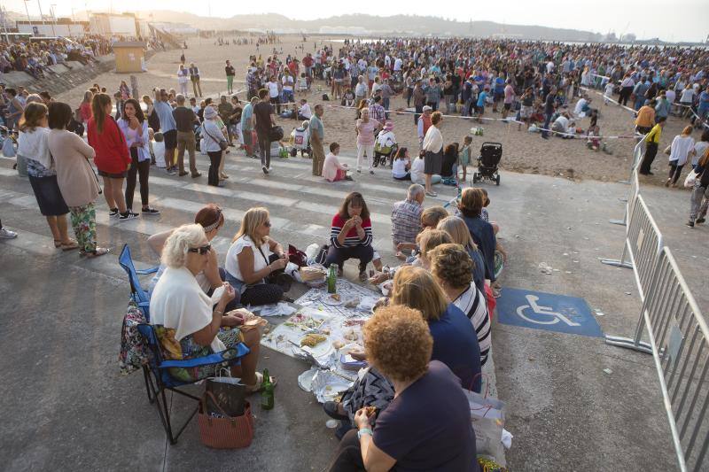 Así fue la fiesta del récord de escanciado simultáneo en Gijón