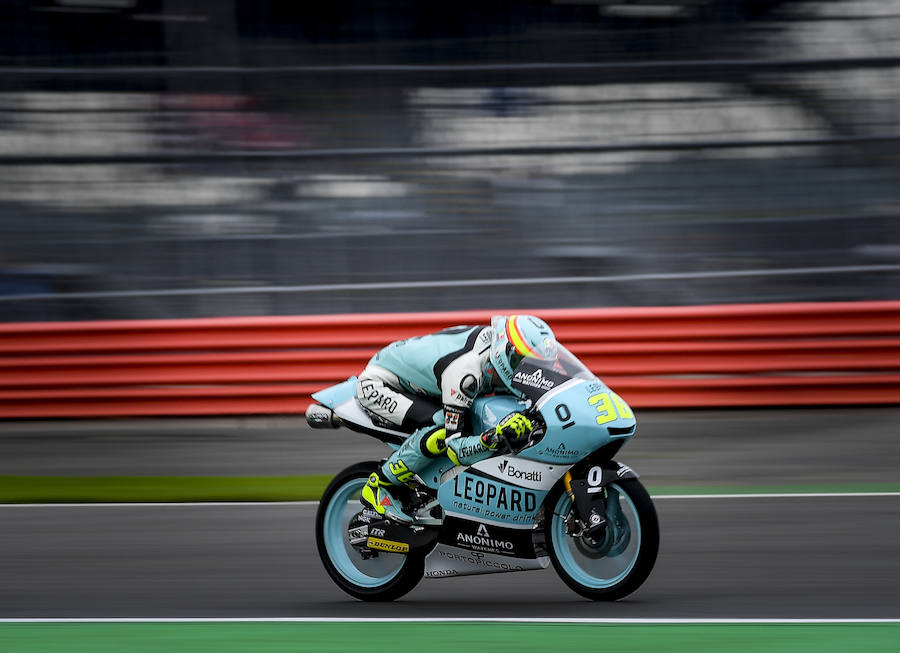 El piloto español Marc Márquez, líder del Mundial, se hizo con la pole en el circuito de Silverstone.