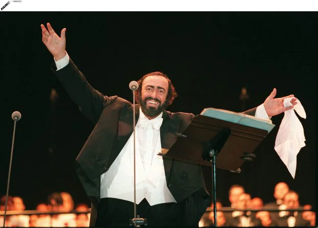 Luciano Pavarotti, en una imagen característica. 