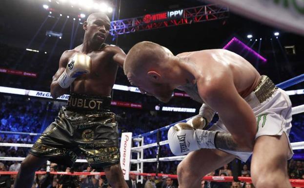 Mayweather gana a McGregor por KO técnico en el décimo asalto y sigue invicto