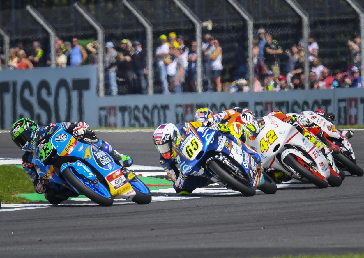 Las carreras en el circuito de Silverstone se saldaron con las victorias de Andrea Dovizioso (MotoGP), Arón Canet (Moto2) y Takaaki Nakagami (Moto3)