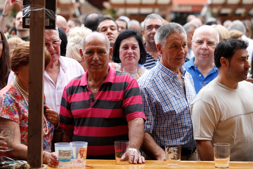 La Fiesta de la Sidra Natural se despide hasta el año que viene despachando cientos de botellas, premiando a los mejores llagareros