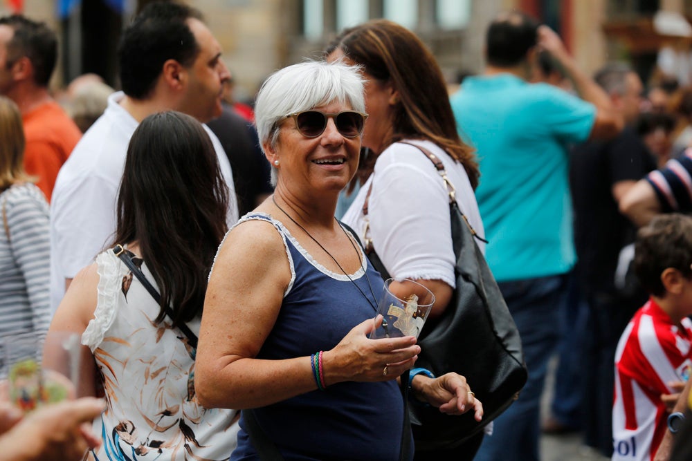 La Fiesta de la Sidra Natural se despide hasta el año que viene despachando cientos de botellas, premiando a los mejores llagareros
