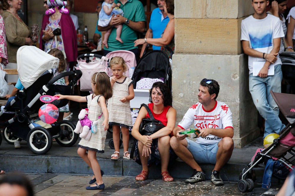 La Fiesta de la Sidra Natural se despide hasta el año que viene despachando cientos de botellas, premiando a los mejores llagareros