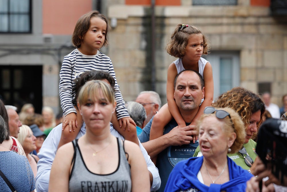 La Fiesta de la Sidra Natural se despide hasta el año que viene despachando cientos de botellas, premiando a los mejores llagareros