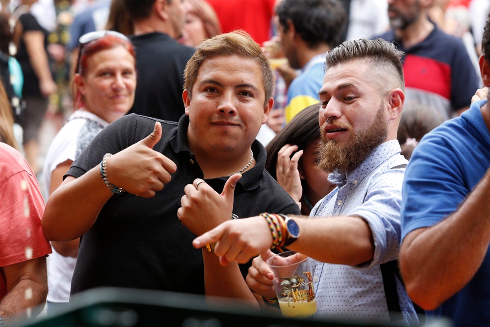 La Fiesta de la Sidra Natural se despide hasta el año que viene despachando cientos de botellas, premiando a los mejores llagareros