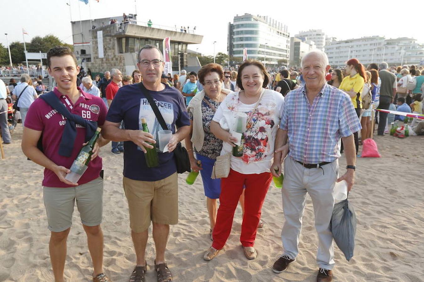 ¿Estuviste en el récord de escanciado simultáneo de 2017? ¡Búscate! (9)