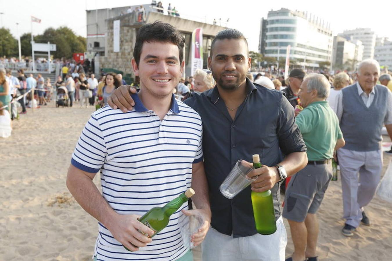 ¿Estuviste en el récord de escanciado simultáneo de 2017? ¡Búscate! (9)