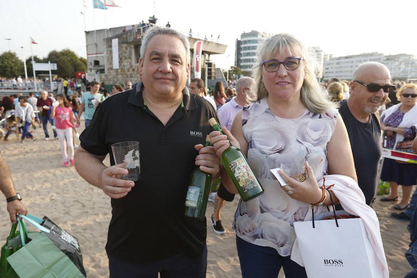 ¿Estuviste en el récord de escanciado simultáneo de 2017? ¡Búscate! (9)