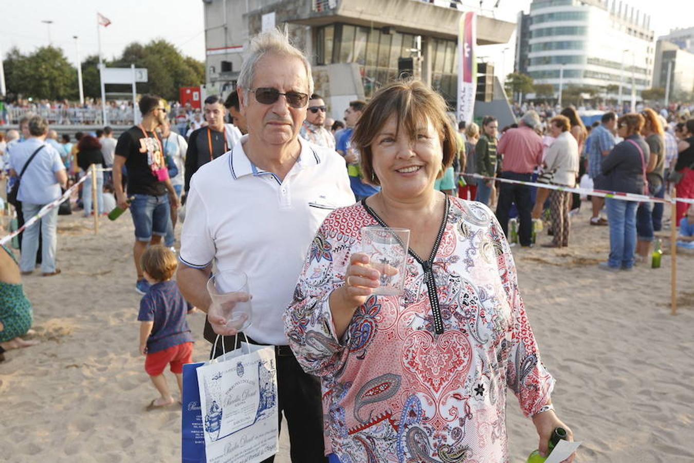 ¿Estuviste en el récord de escanciado simultáneo de 2017? ¡Búscate! (9)