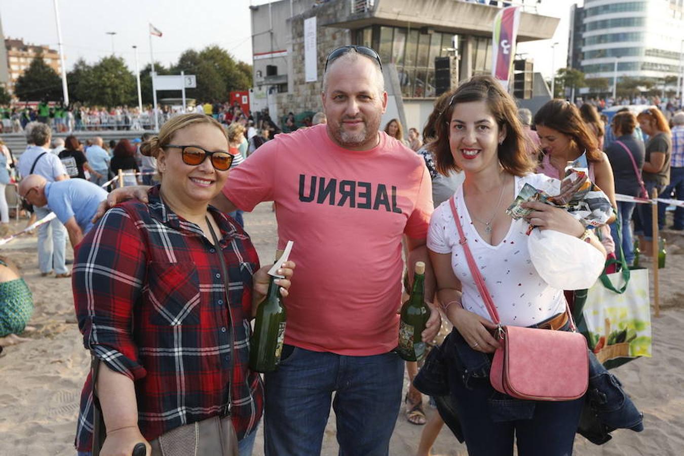 ¿Estuviste en el récord de escanciado simultáneo de 2017? ¡Búscate! (9)