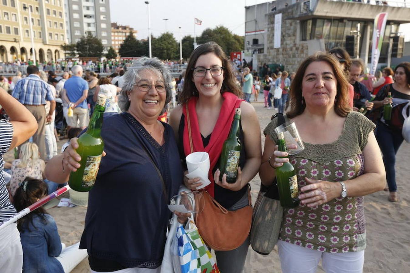 ¿Estuviste en el récord de escanciado simultáneo de 2017? ¡Búscate! (9)