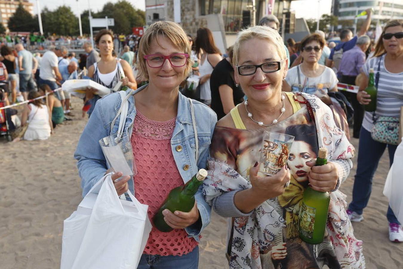 ¿Estuviste en el récord de escanciado simultáneo de 2017? ¡Búscate! (9)