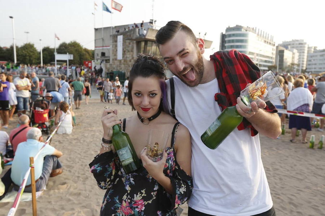 ¿Estuviste en el récord de escanciado simultáneo de 2017? ¡Búscate! (9)