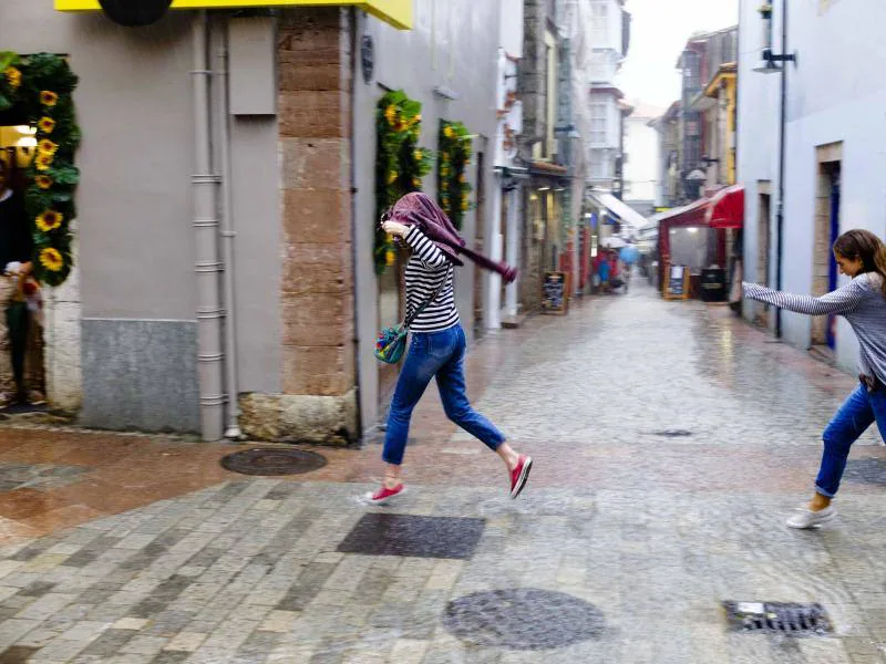 Las fuertes lluvias provocan inundaciones en Llanes