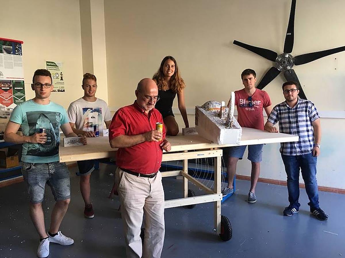 La Alfombra Mágica. Oviedo. Miembros. Omar Ouldali, Davod Sampayo, María de Arquer, Daniel Molina y Guillermo García.