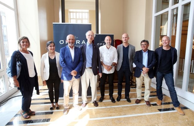 María Riera, Ana Mateo, Nicanor Fernández, Jaime Martínez, Javier Menéndez, Guillermo García, Roberto Sánchez y Carlos Wagner. 