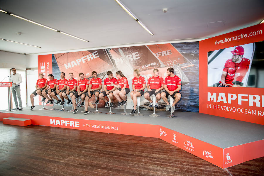 Las instalaciones del Real Club Náutico de Sanxenxo han acogido la presentación del equipo español que competirá en la regata oceánica más importante del mundo